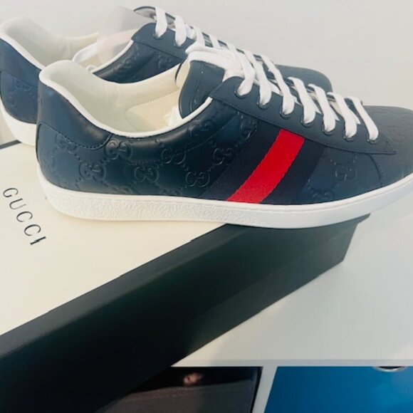 Gucci Ace Signature Sneaker - BRAND NEW, WITH BOX, SHOE BAGS & TAGS - Picture 1 of 12